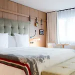 فندق Schweizerhof - A Small Luxury 4*